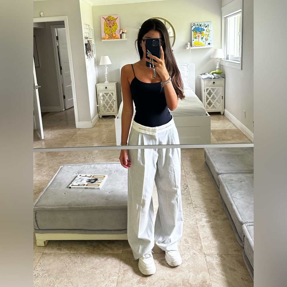 BERSHKA Straight Leg Trousers / Pleated Pants. (light gray)